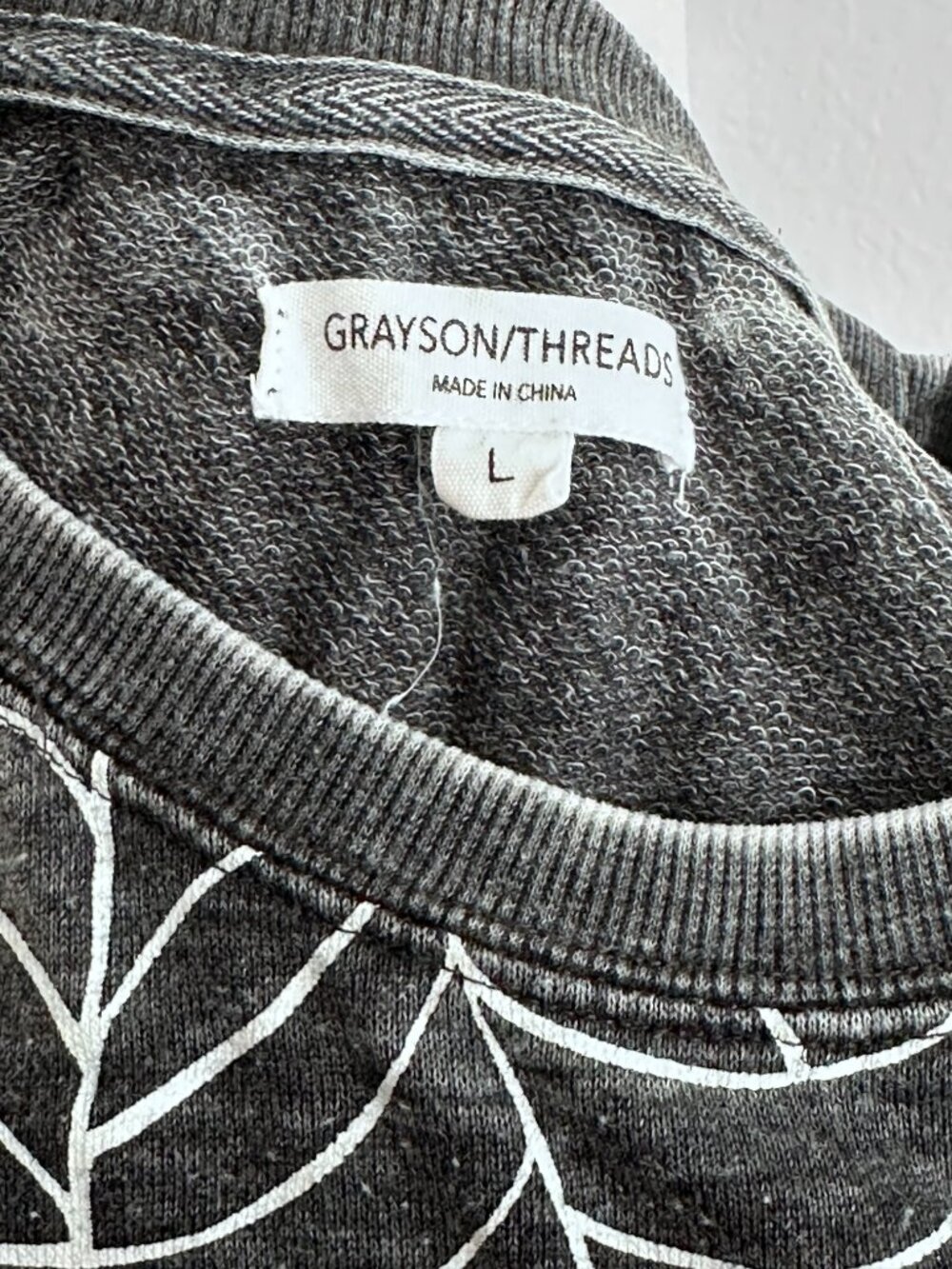 Grayson Threads Spider Web Sweatshirt Size Large Gray Graphic Halloween Cozy Pul - Picture 6 of 7